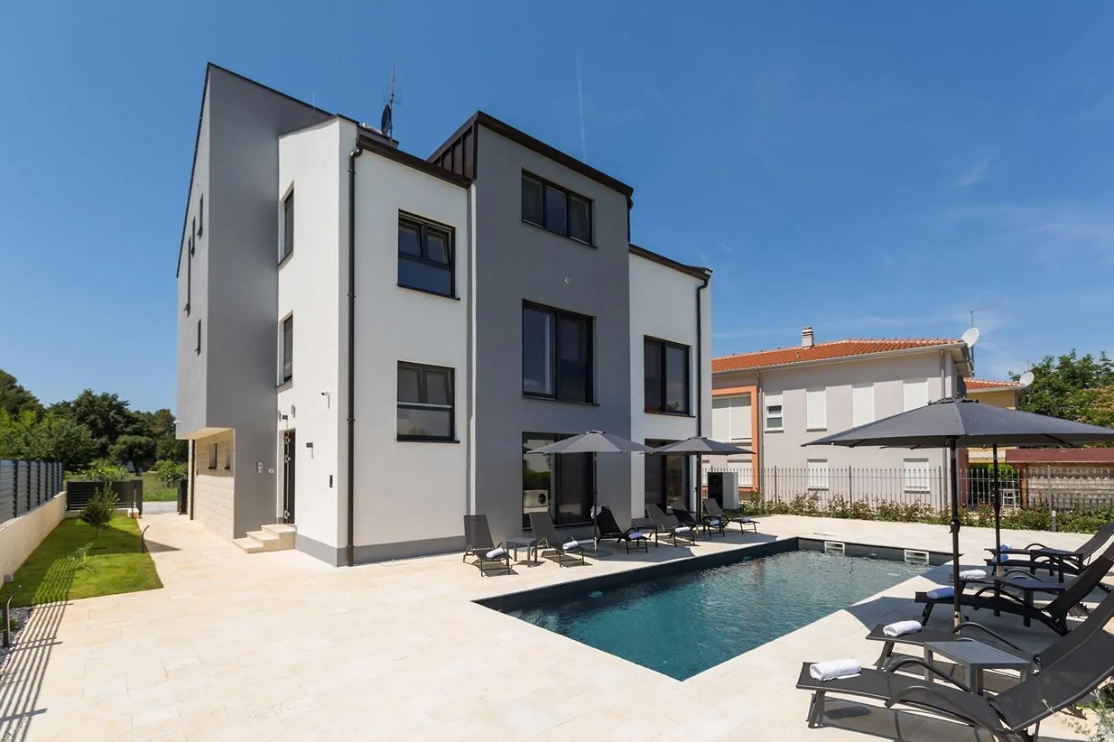Villa Matic Ground Floor Apartment With Shared Pool Funtana